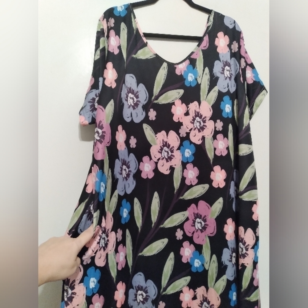 NWOT Beyond This Plane | Multicolor floral print maxi dress with pockets - Picture 5 of 7